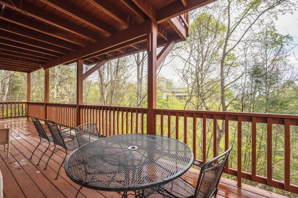 Four Private Suites - Hot Tub - Arcade - Fast Wi-Fi - One Minute To Parkway Fun Pigeon Forge Exterior foto