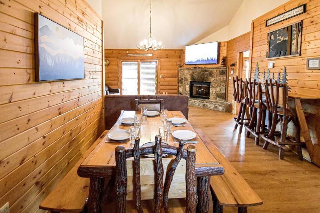 Four Private Suites - Hot Tub - Arcade - Fast Wi-Fi - One Minute To Parkway Fun Pigeon Forge Exterior foto