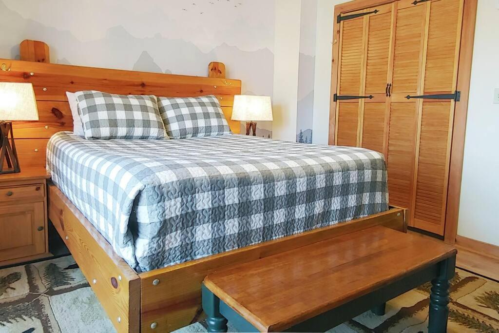 Four Private Suites - Hot Tub - Arcade - Fast Wi-Fi - One Minute To Parkway Fun Pigeon Forge Exterior foto