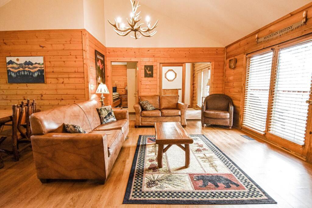 Four Private Suites - Hot Tub - Arcade - Fast Wi-Fi - One Minute To Parkway Fun Pigeon Forge Exterior foto